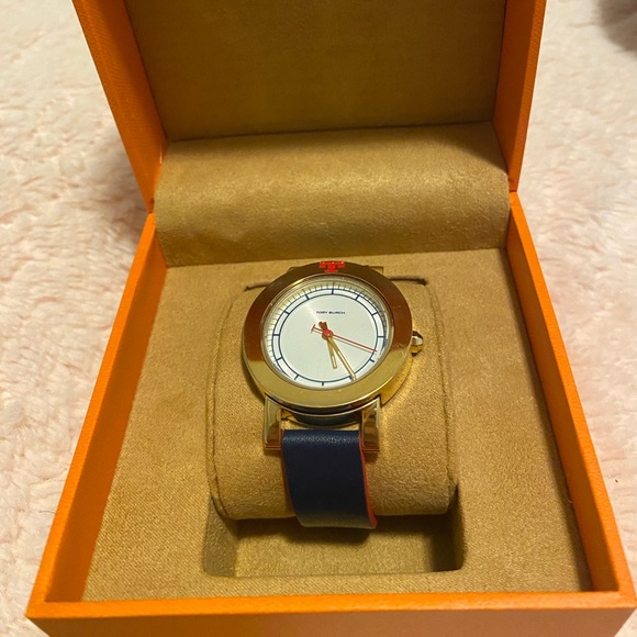 Tory Burch Unused Ellsworth Leather Stap Watch NEW - Picture 3 of 6